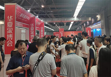 济南家博会现场人流如织